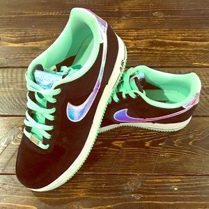 MEN NIKE AIR FORCE 1 SILVER/GREEN GLOW IRIDESCENT